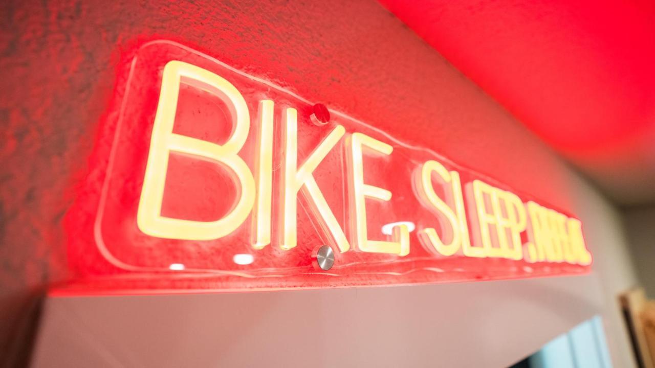 The Bike Inn Bentonville Buitenkant foto